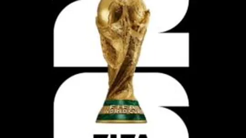 C罗领跑射手榜以916球遥遥领先，梅西紧随其后积850球居次